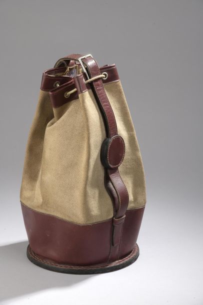 HERMÈS
Sac seau modèle « Standy » en toile...