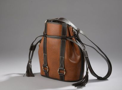 LANCEL
Sac seau en cuir camel façon lézard...