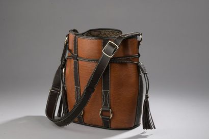 LANCEL
Sac seau en cuir camel façon lézard...