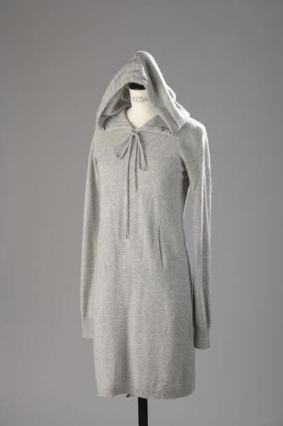 CHRISTIAN DIOR 
Robe-pull à capuche en cachemire...