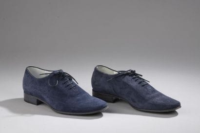 FREELANCE 
Paire de derbies en nubuck bleu...