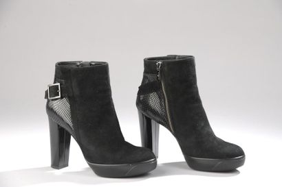 HOGAN
Paire de bottines à talon et plateforme...