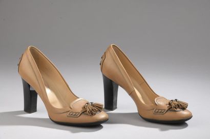 TOD'S
Paire d'escarpins en cuir camel clair...