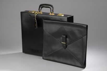 LE TANNEUR
Attaché case en cuir noir, intérieur...