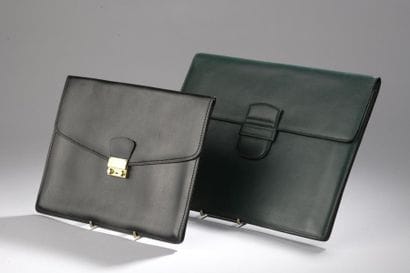 Serviette en cuir lisse vert, fermeture languette...