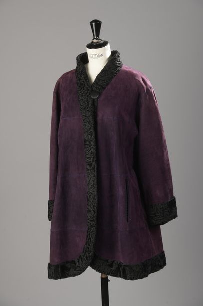 YVES SAINT LAURENT
Manteau en peau retournée...