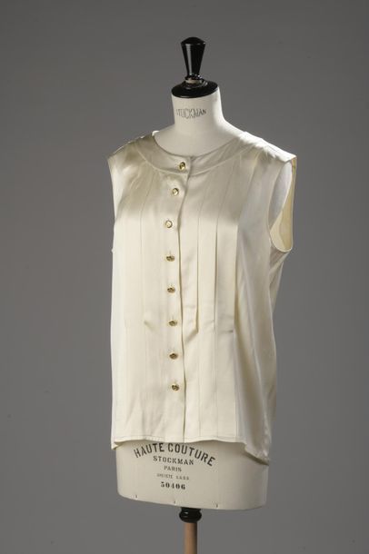 CHANEL BOUTIQUE
Blouse sans manches en soie...