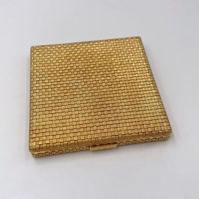 MELLERIO
Square powder case in yellow gold...