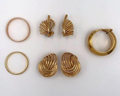 BATCH in yellow and pink gold (750‰) including:...
