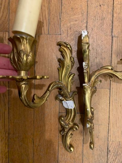 Paire de petites appliques en bronze doré....