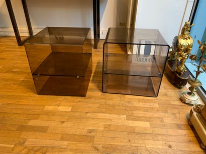 Paire de chevets en plexiglass.
