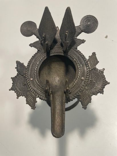 Lampe à huile

Inde - XIXe

H : 15,5 cm