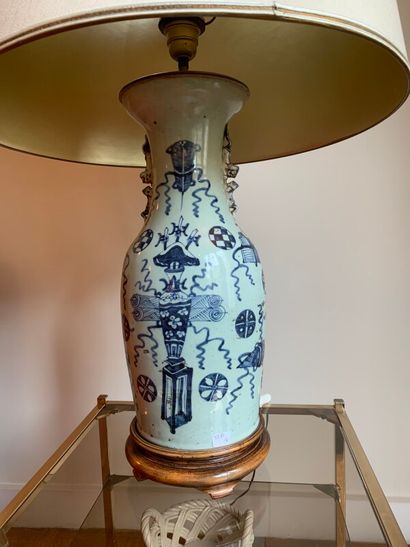 Paire de lampes en porcelaine bleue et blanche...