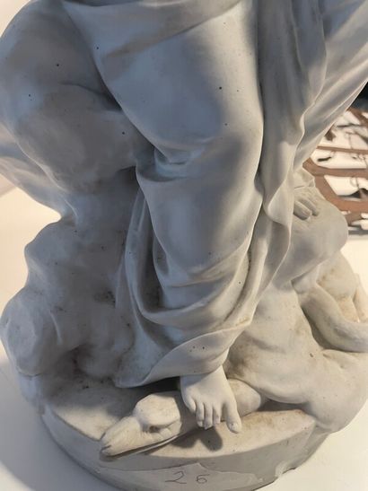 Statuette représentrant une Vierge à l'enfant...