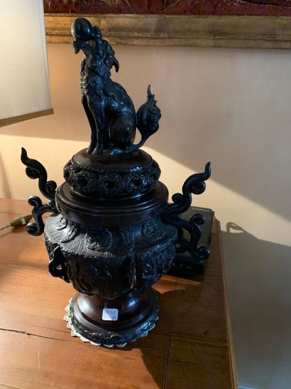JAPON

Brûle parfum de forme balustre en...