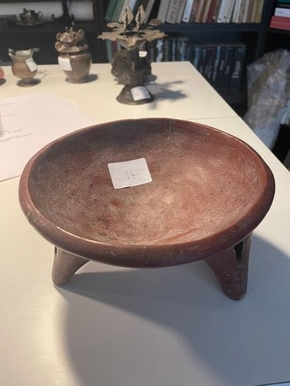 Coupe tripode en terre cuite Mochica

Pérou

H...