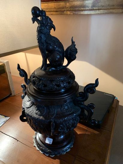 JAPON

Brûle parfum de forme balustre en...