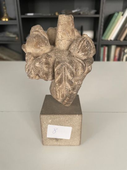 Petit bouquet en pierre.

H (sans socle)...