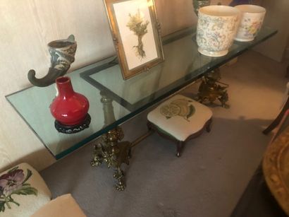 Table console basse en métal doré et plateau...
