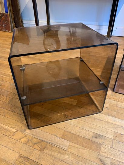 Paire de chevets en plexiglass.