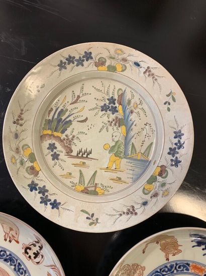 CHINE - CANTON

Paire de présentoirs en porcelaine...