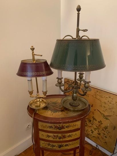 Deux lampes bouillote à abats-jour.