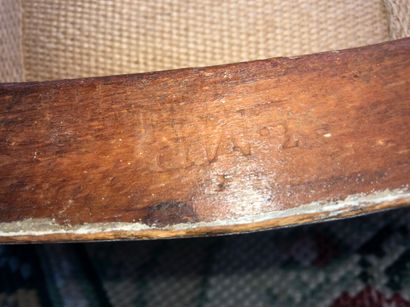 Bergère en bois peint crème .

Epoque Louis...