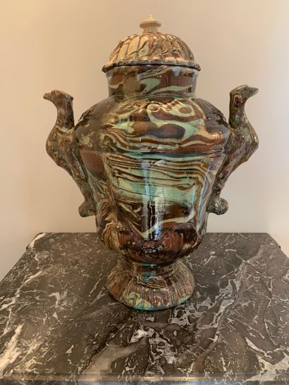 Pot couvert en terre vernissée à motifs de...