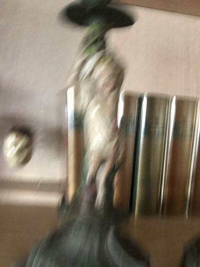 Paire de bougeoirs à décor de putti drapés...