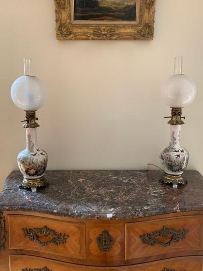 Paire de lampes à huile en céramique à décor...