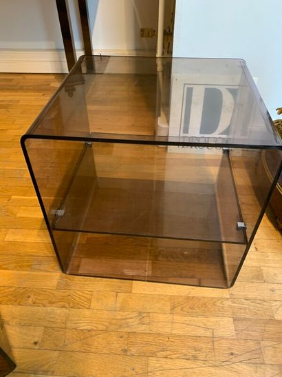 Paire de chevets en plexiglass.