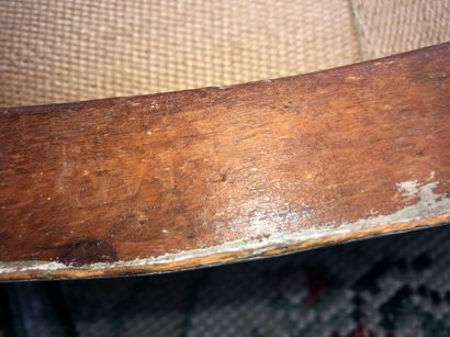 Bergère en bois peint crème .

Epoque Louis...