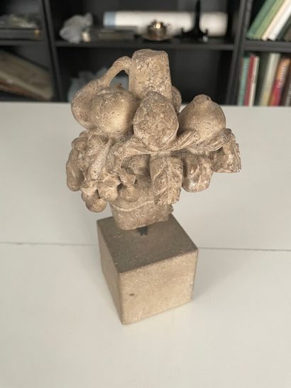 Petit bouquet en pierre.

H (sans socle)...