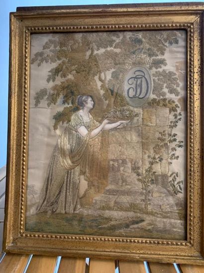 Trois broderies sous verre encadrées :

Le...