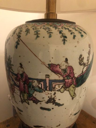 Vase chinois monté en lampe.

Percé pour...
