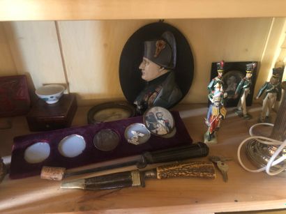 Ensemble d'objets tels que petits soldats...
