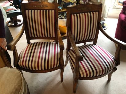Paire de fauteuils en acajou.

Pieds sabre.

Epoque...