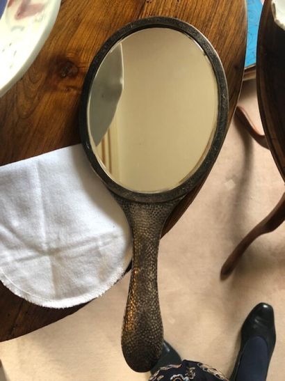 Miroir en argent niellé.

Travail anglai...