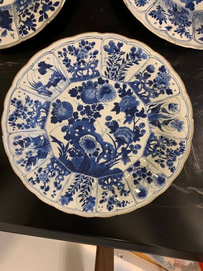 CHINE 

Ensemble de trois grands plats à...