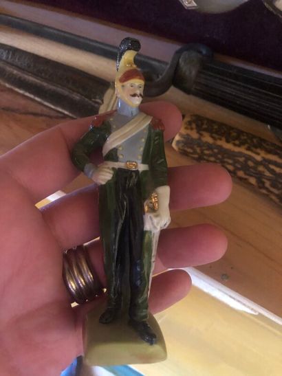 Ensemble d'objets tels que petits soldats...