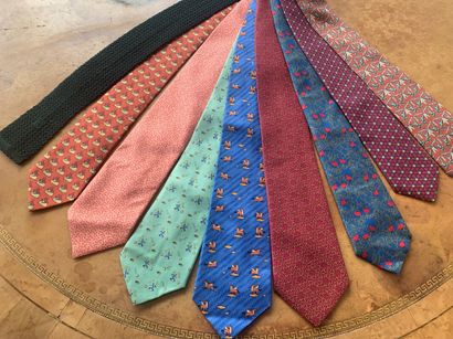 HERMES

Lot de 9 cravates dont 1 en croc...