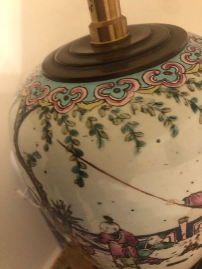 Vase chinois monté en lampe.

Percé pour...
