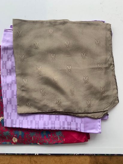 HERMES

Lot de 6 pochettes en soie