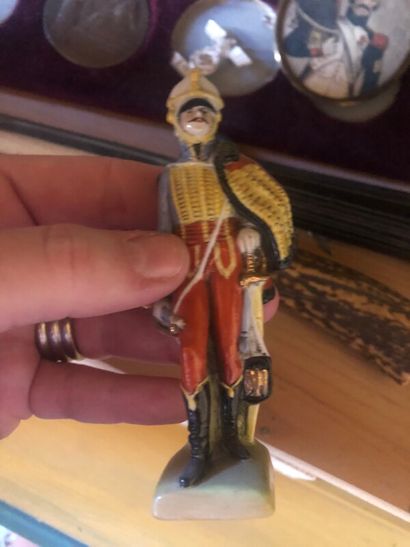 Ensemble d'objets tels que petits soldats...