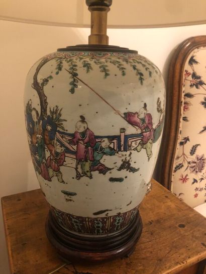 Vase chinois monté en lampe.

Percé pour...