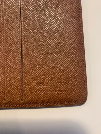 Un lot de :

- HERMES Paris - 4 porte-cartes...
