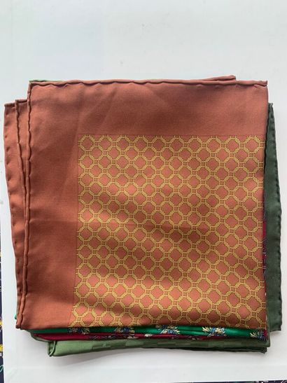 HERMES

Lot de 6 pochettes en soie