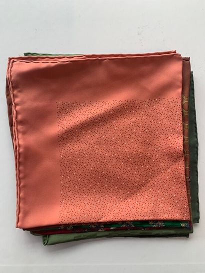 HERMES

Lot de 6 pochettes en soie