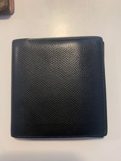Un lot de :

- HERMES Paris - 4 porte-cartes...