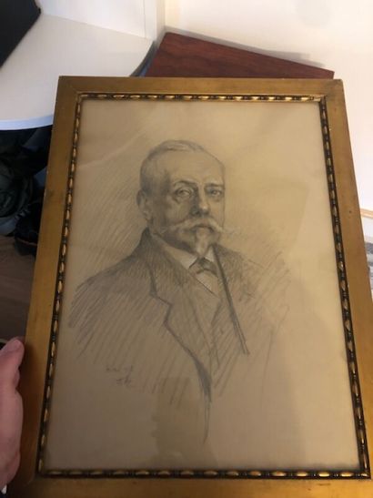 Lot de deux dessins dont portraits :

-ECOLE...